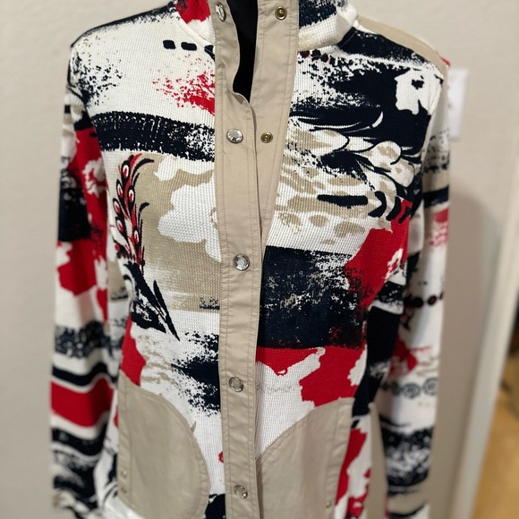 Onque Casuals Tops - Lovely flower artistic modern jacket. Size L